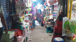 দখলে বাড়ছে যানজট  ও দুর্ঘটনার ঝুঁকি