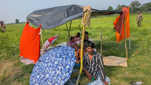 সন্তানরা রোদে পুড়ছে বৃষ্টিতে ভিজছে, কী হবে জানি না