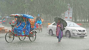 ভারী বৃষ্টিতে নিম্নাঞ্চল প্লাবিত হওয়ার শঙ্কা