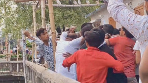 রাজশাহী সিটি কলেজে ছাত্রদলের কমিটি বাতিল দাবিতে দুই পক্ষের হাতাহাতি