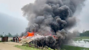 শিশু ধর্ষণচেষ্টার অভিযোগে ম্যানেজার আটক, রেস্টুরেন্টে আগুন দিল বিক্ষুব্ধ জনতা