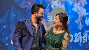 শাকিবকে কাছে পেয়ে পূর্ণিমা বললেন, ও এখন আরও ছোট হয়ে গেছে