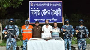 সুন্দরবনে অস্ত্রসহ জোনাব বাহিনীর তিন সদস্য আটক