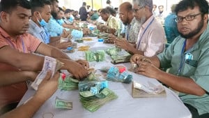 পাগলা মসজিদে পাওয়া গেছে ১৪ কোটি ৭০ লাখ টাকা, এখনও গণনা চলছে