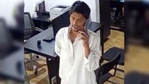 ঘরে ঢুকে স্ত্রী-সন্তানকে গুলি করার হুমকি, যুবদলের দুই নেতাকে বহিষ্কার 
