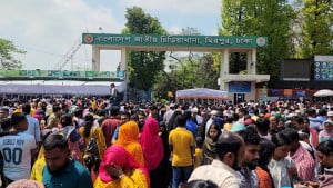 রাজধানীর বিনোদন কেন্দ্রগুলোতে প্রচণ্ড ভিড়