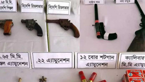 জামায়াত নেতার ঘর থেকে বিদেশি পিস্তল উদ্ধার