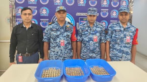 বিমানের শৌচাগারে মিলল ১৮ কেজি স্বর্ণ