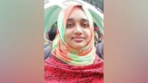 শরীরজুড়ে ১৮টি আঘাত, ডান গলায় গভীর ক্ষত