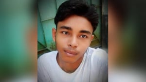 ‘আমার বুকের ধন চইলা গেল, আপনারা ওরে ফিরায়া দেন’