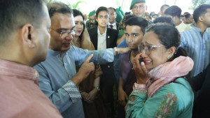 যমুনায় সর্বস্তরের মানুষের সঙ্গে প্রধানমন্ত্রীর ঈদ শুভেচ্ছা বিনিময়