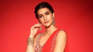 সেরা অভিনেত্রীর পুরস্কার পেয়েও বিব্রত কৃতি