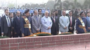 জাতীয় স্মৃতিসৌধে বীর শহীদদের প্রতি প্রধান বিচারপতির শ্রদ্ধা