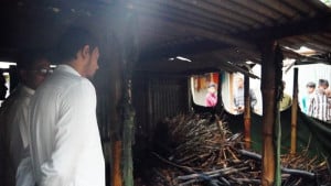 ছাত্রশক্তির সেই নেতার গ্রামের বাড়িতে আগুন