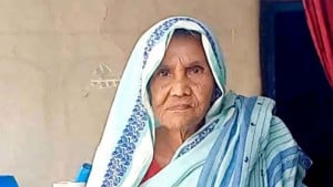 বেঁচে থেকেও সরকারি খাতায় ‘মৃত’ তিন বছর