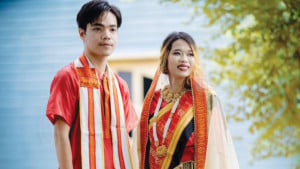 আদিবাসীদের বিয়ের পোশাক