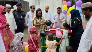 বন্দিদশা ভুলিয়ে দিতে ধুমধামে ঈদ উদযাপন