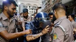 মাসুদ উদ্দিন রিমান্ডে, ময়লা পানি ও ডিম নিক্ষেপ