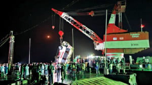 চালক না সহকারী, কে ছিলেন আসনে