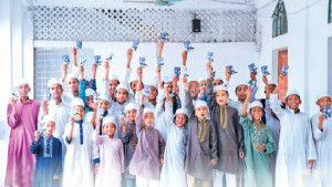 শিশুর সঙ্গে ‘চলো স্বপ্ন ছুঁই’