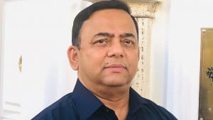 বেনজির আহমেদের বিরুদ্ধে গ্রেপ্তারি পরোয়ানা জারি