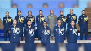 স্বাধীনতা দিবসে অনারারি কমিশন পেলেন বিমান বাহিনীর ৯ কর্মকর্তা
