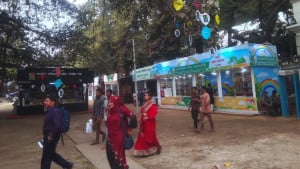 ভিড় বাড়ে সোহরাওয়ার্দীতে, নিরিবিলি বাংলা একাডেমি মেলা প্রাঙ্গণ
