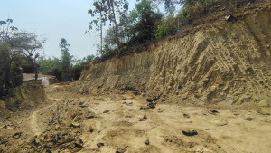 রামুতে এক্সক্যাভেটর ও ডাম্প ট্রাক জব্দ