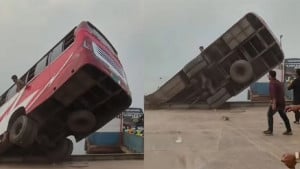 ‘গাড়িতে আমার ছেলে, স্ত্রী ও শাশুড়ি ছিলেন, কীভাবে বের হয়েছি, জানি না’