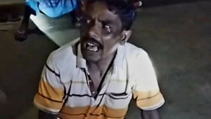 ‘বেটাকে বারবার বলি, আব্বু তোর ঢাকাত যাওয়ার দরকার নাই’