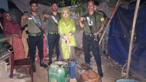 মুদিদোকানির বাড়িতে মিলল ৩৭০ লিটার জ্বালানি তেল
