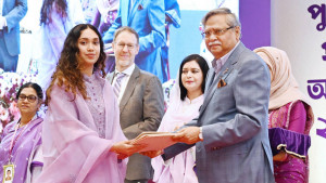 মরণোত্তর পুরস্কার পেলেন বেগম খালেদা জিয়া, গ্রহণ করলেন জাইমা রহমান