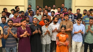 সাংবাদিক হামলার বিচার চেয়ে ভিসি ভবন ঘেরাও জবি ছাত্রদলের