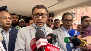 জাতীয় মানসিক হাসপাতালে গিয়ে নোংরা পরিবেশ-অব্যবস্থাপনা দেখলেন স্বাস্থ্যমন্ত্রী