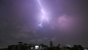 ঢাকা ও আশপাশের এলাকায় দুপুরের মধ্যে বজ্রবৃষ্টির আভাস