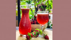 গরমে স্বস্তি দেবে স্ট্রবেরি জুস