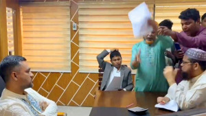 ইউএনওর কক্ষ থেকে নিয়োগ পরীক্ষার কাগজপত্র ছিনিয়ে নেওয়ার অভিযোগ বিএনপি নেতার বিরুদ্ধে