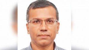 পাঁচ ব্যাংক একীভূতকরণ চলবে: গভর্নর