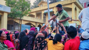 টিসিবির পণ্য পেয়ে স্বস্তিতে মানুষ