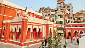 সংস্কারের পর দর্শনার্থীর ঢল লালকুঠিতে