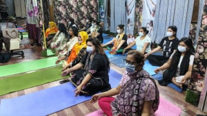 যোগব্যায়ামে স্বাবলম্বী নারায়ণগঞ্জের নাজ