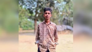 মেলায় তুচ্ছ বিষয় নিয়ে বাকবিতণ্ডার জেরে স্কুলছাত্রকে কুপিয়ে হত্যা