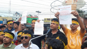 ৬ নেতার কমিটির তিনজনের পদত্যাগ
