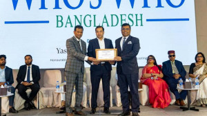 ‘হু’স হু বাংলাদেশ অ্যাওয়ার্ড পেলেন মো. শাখাওয়াত হোসেন