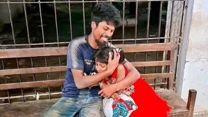 কেনাকাটা করে বাড়ি ফিরছিল পুরো পরিবার, ট্রেনের ধাক্কায় মা-ছেলের মৃত্যু