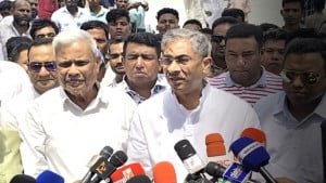 মেঘনা ভাঙনে স্থায়ী ব্যবস্থা নেওয়ার আশ্বাস পানিসম্পদমন্ত্রীর