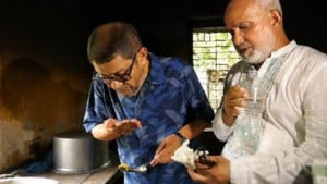 রোগীদের খাবার মুখে নিয়ে ফেলে দিলেন স্বাস্থ্যমন্ত্রী, ক্ষোভ প্রকাশ