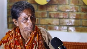 নজরুলের গান গেয়ে মুগ্ধতা ছড়াচ্ছেন ভবঘুরে লায়লা