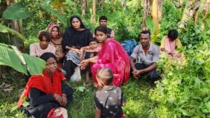 দর্শনা সীমান্ত দিয়ে অবৈধভাবে প্রবেশের অভিযোগে আটক ১০