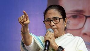 বড় জয়ের প্রত্যাশা মমতার, পুনর্নির্বাচন ঘিরে সহিংসতা